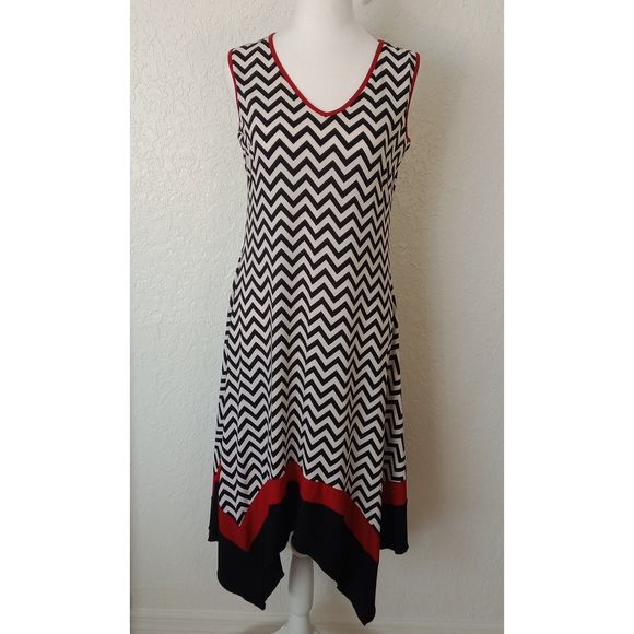 LUX II Hankerchief Style V-Neck Black/White/Red Dress Size 6 - Picture 5 of 9